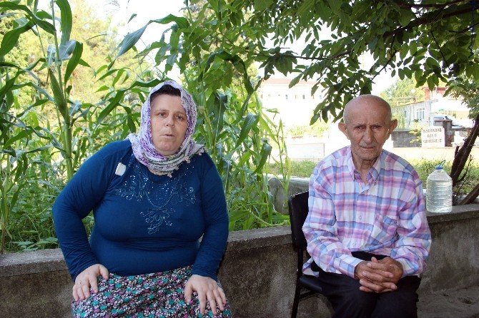 Bu Aile Mezarlıkta Yaşıyor