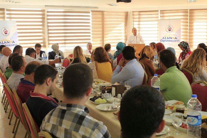 Ak Parti Genel Başkan Yardımcısı Mevlüt Çavuşoğlu: