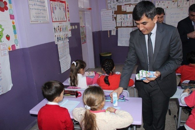Çaycuma’da Öğrencilere Süt Dağıtıldı