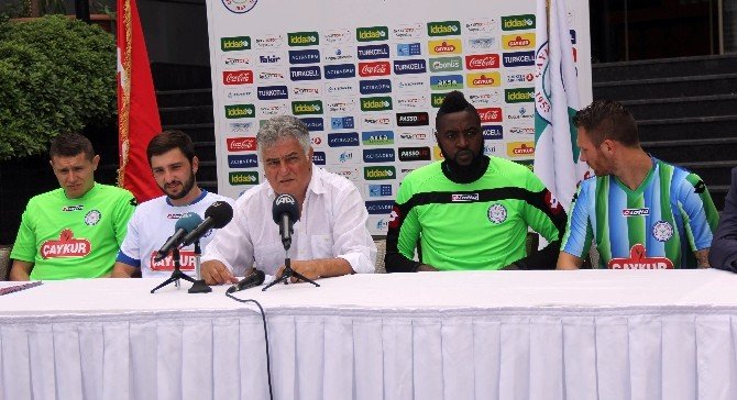 Çaykur Rizespor 4 Futbolcuya İmza Attırdı