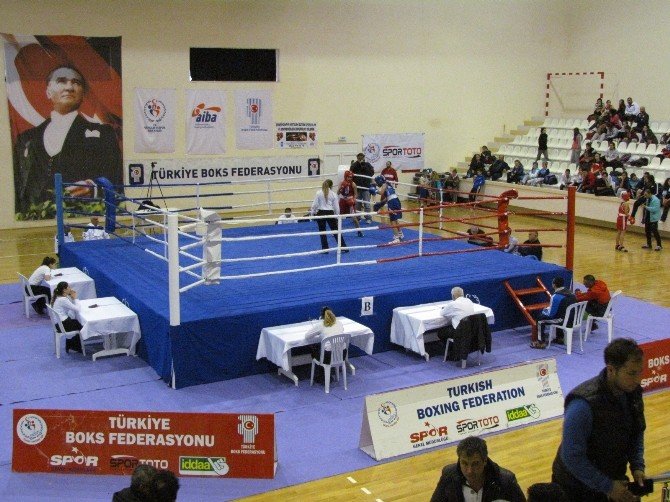 Türkiye Bayanlar Boks Şampiyonası Çeşme’de Başladı