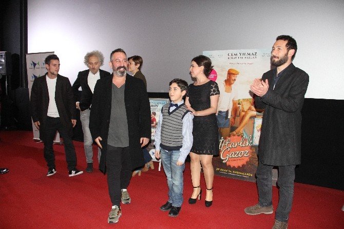 Cem Yılmaz, Mersin’de İftarlık Gazoz Filminin Galasına Katıldı