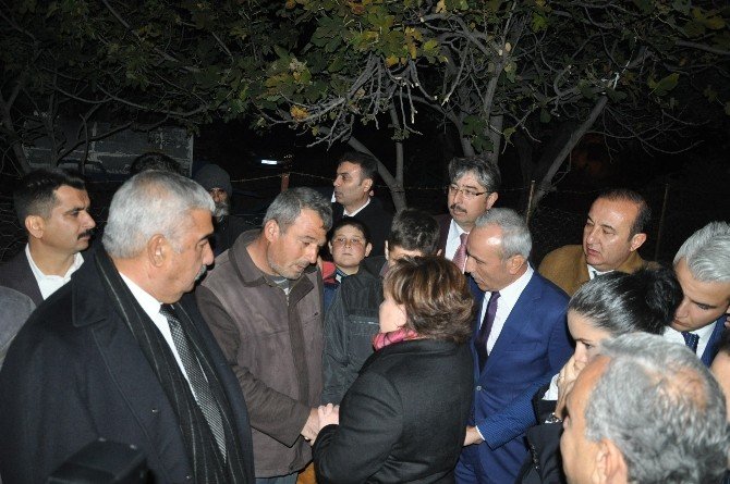 Çevre Ve Şehircilik Bakanı Sarı Şehit Ailesini Ziyaret Etti