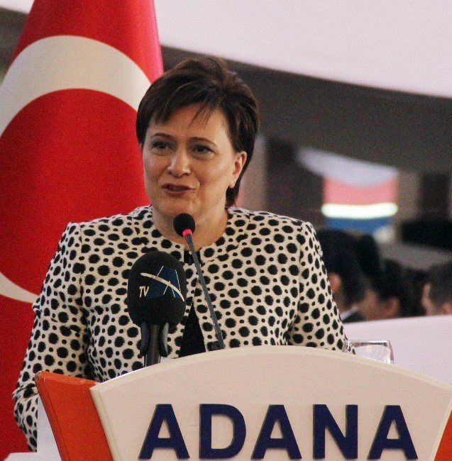 Partililerin Bakanla Fotoğraf Çektirme Yarışı