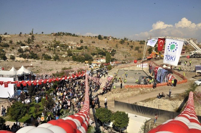 Başbakan Yardımcı Akdoğan Ve Bakan Güllüce Mamak’ta 870 Konutun Temel Atma Törenine Katıldı
