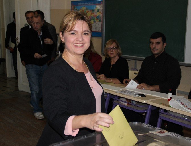Chp Genel Başkan Yardımcısı Böke Oyunu Erken Saatlerde Kullandı