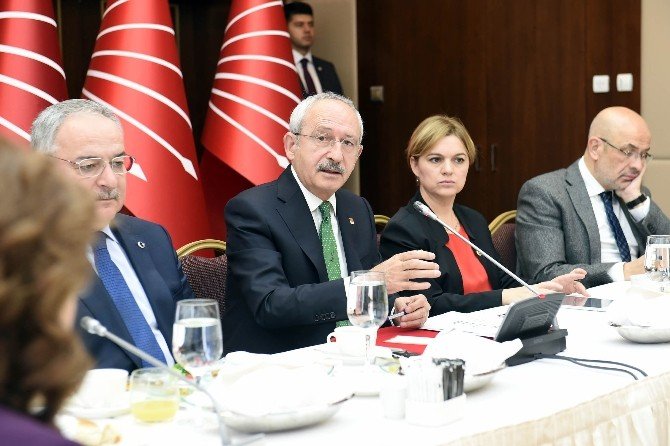 Kılıçdaroğlu, Gazetelerin Ankara Temsilcileriyle Biraraya Geldi