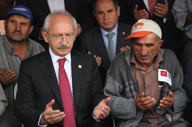 Chp Lideri Kılıçdaroğlu’ndan Şehit Ailesine Ziyaret