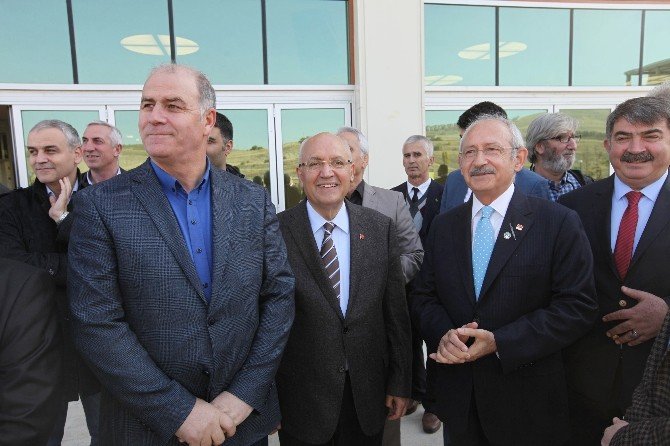 Chp Genel Başkanı Kılıçdaroğlu, Çerkes Derneğini Ziyaret Etti