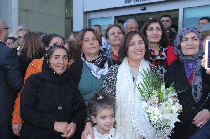 Selvi Kılıçdaroğlu Patlamada Yaralanan Genci Ziyaret Etti