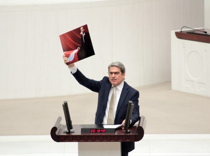 Cumhurbaşkanı Erdoğan’ın Fotoğrafı Genel Kurul’da Tartışmaya Neden Oldu