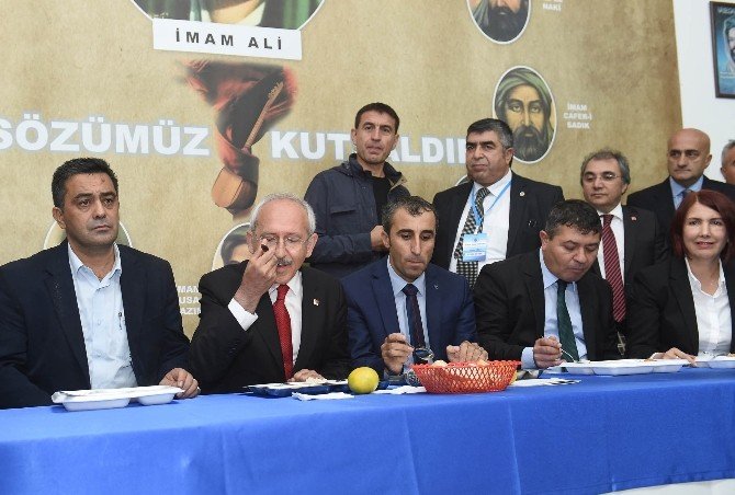 Kılıçdaroğlu, Garip Dede Dergahının İftarına Katıldı