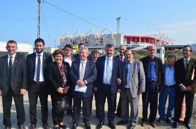 Chp’li Pekşen, Akyazı Stadyumu’nun Sezonun 2. Yarısına Yetişeceğine İnanmıyor
