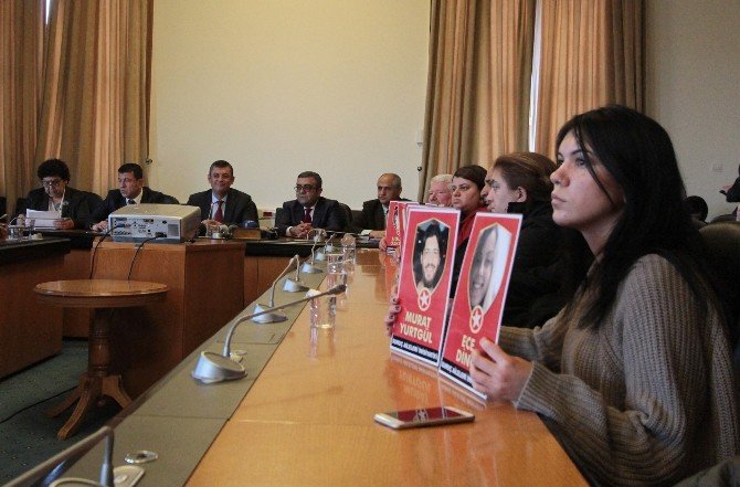 Chp Ve Hdp Grup Başkanvekilleri Suruç’ta Ölenlerin Ailelerini Kabul Etti