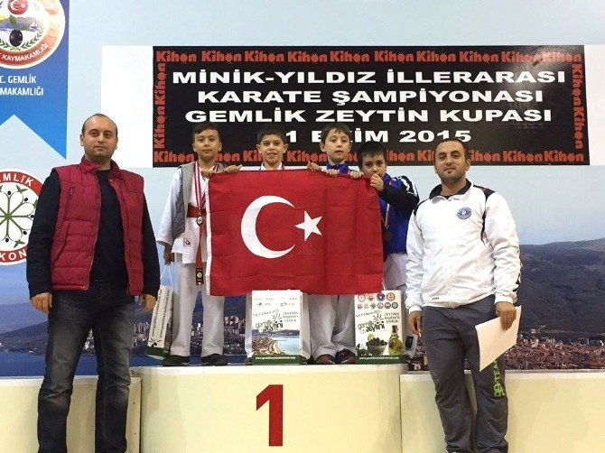 Çiftlikköy Karatecileri Gemlik’te Madalyaları Topladı