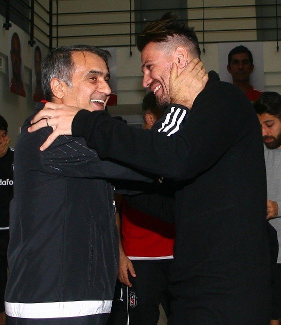 Ersan Gülüm Beşiktaş İle Vedalaştı