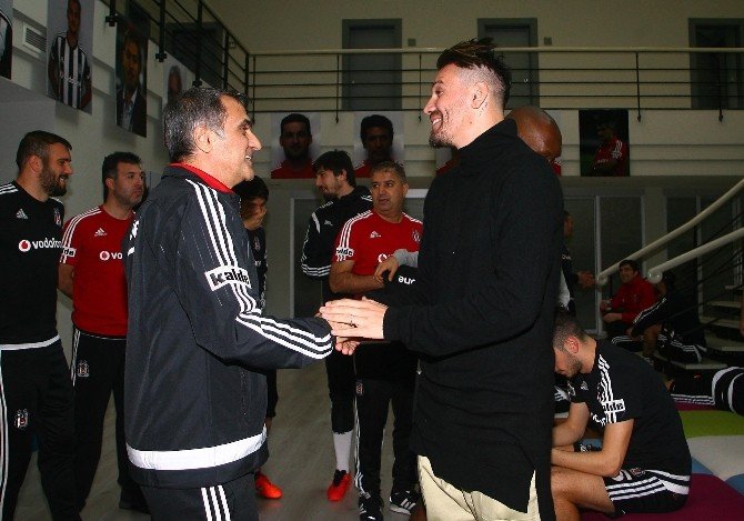 Ersan Gülüm Beşiktaş İle Vedalaştı