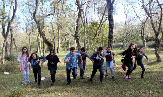Öğrenciler Derslerini Tabiatta Yapıyor
