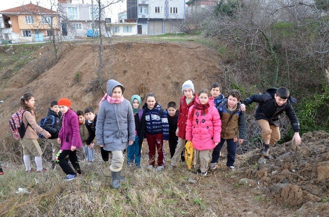 Bafra’da Öğrenci Velileri Yol İstiyor