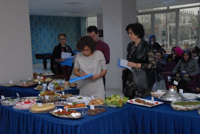 Çorumlu Kadınlar, “Bayat Ekmekten Taze Lezzetler” İçin Yarıştı