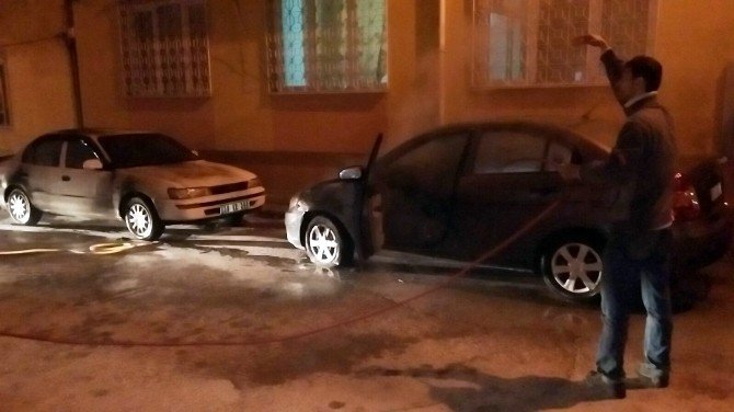 Çorum’da 2 Otomobil Kundaklandı