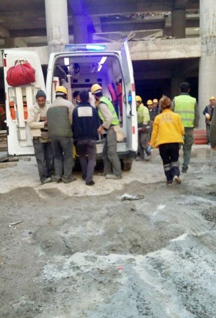 Vincin Çarptığı İskele Çöktü: 1 Ölü