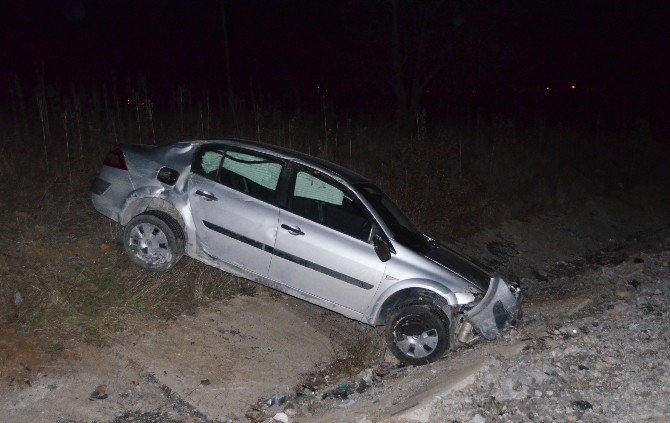 Kontrolden Çıkan Otomobil Refüje Uçtu: 6 Yaralı