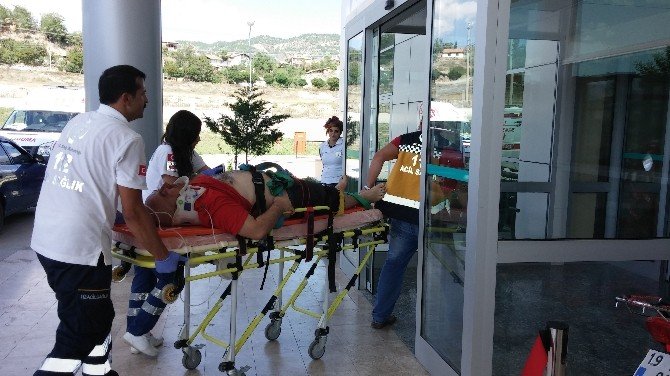 Kontrolden Çıkan Otomobil Takla Attı: 4 Yaralı