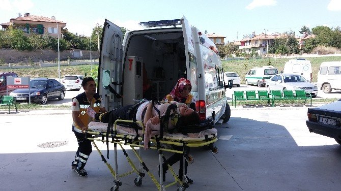 Kontrolden Çıkan Otomobil Takla Attı: 4 Yaralı