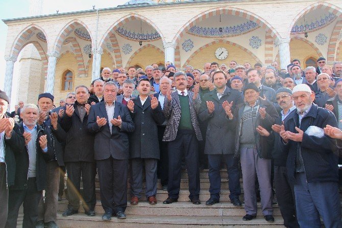 Bayır Bucak Türkmenleri İçin 3 Tır Yola Çıktı