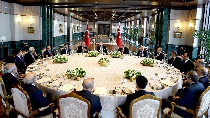 Cumhurbaşkanlığı Sofrası’nda ’Terör Ve Demokrasi’ Konuşuldu