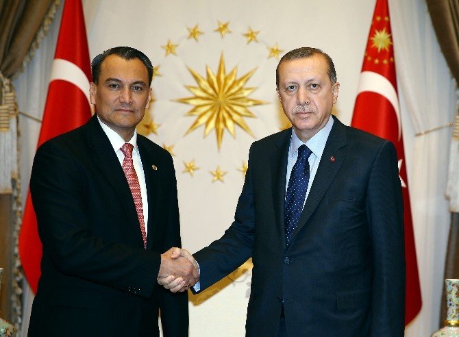 El Salvador Büyükelçisi Parada, Cumhurbaşkanı Erdoğan’a Güven Mektubunu Sundu
