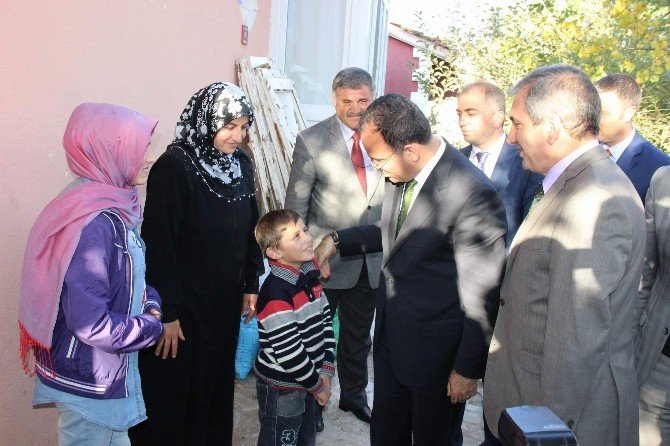 Cumhurbaşkanı Erdoğan, Hayvansever Minik Ömer Faruk’a Köpek Hediye Etti