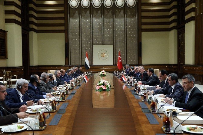 Yemen Cumhurbaşkanı Mansur Hadi Cumhurbaşkanlığı Külliyesi’nde