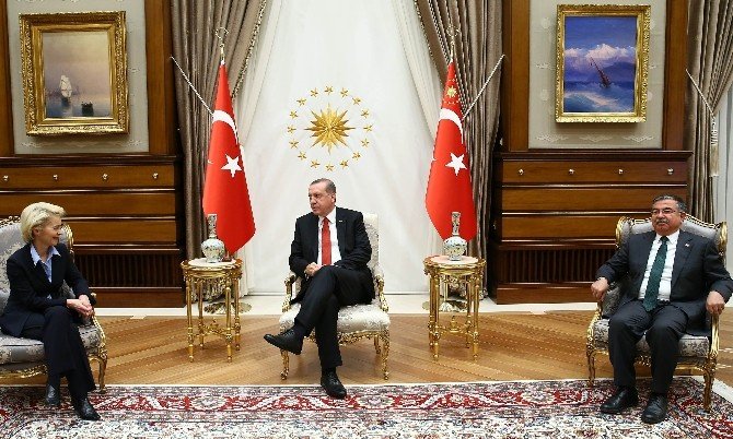Cumhurbaşkanı Erdoğan, Almanya Savunma Bakanı’nı Kabul Etti