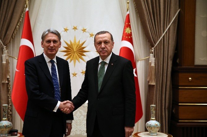 Cumhurbaşkanı Erdoğan, Birleşik Krallık Dışişleri Bakanı Hammond’u Kabul Etti