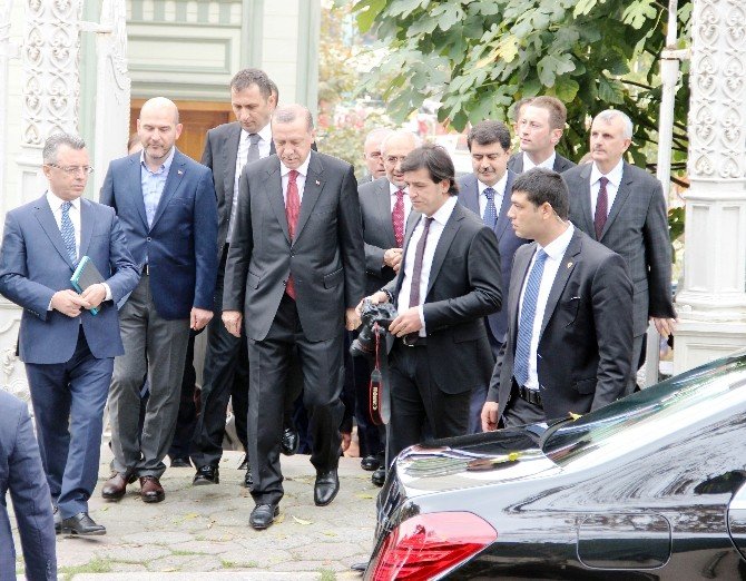 Cumhurbaşkanı Erdoğan Cuma Namazını Beşiktaş’ta Kıldı