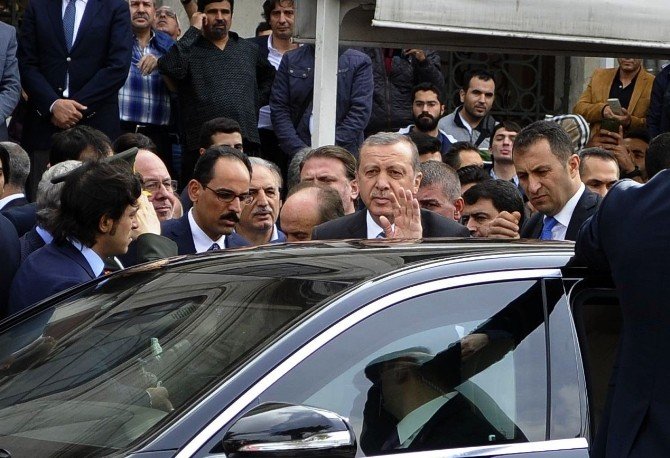 Cumhurbaşkanı Erdoğan, Cuma Namazını Bezm-i Alem Valide Sultan Camii’nde Kıldı