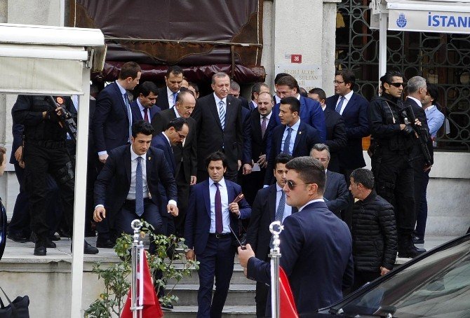 Cumhurbaşkanı Erdoğan, Cuma Namazını Bezm-i Alem Valide Sultan Camii’nde Kıldı