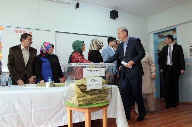 Cumhurbaşkanı Erdoğan Oyunu Saffet Çebi İlkokulu’nda Kullandı