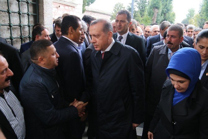 Cumhurbaşkanı Erdoğan, Eşinin Amcasının Cenazesine Katıldı