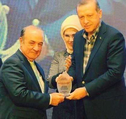 Cumhurbaşkanı Erdoğan’dan Rektör Coşkun’a Eğitime Destek Plaketi