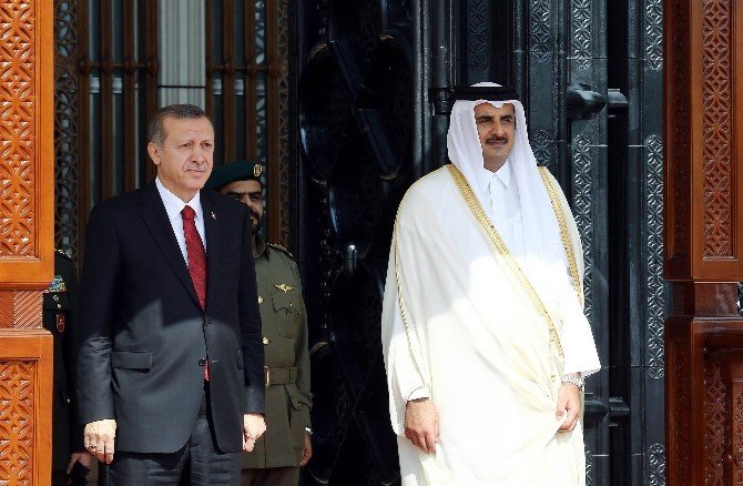 Cumhurbaşkanı Erdoğan Katar Emiri Tarafından Resmi Törenle Karşılandı