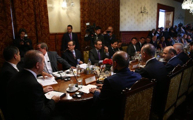 Erdoğan: “Halep’ten Yaklaşık 10 Bin Kişi Türkiye’ye Geçmek Üzere Sınırda Bekliyor”