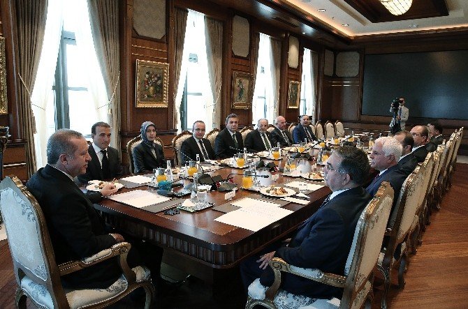 Cumhurbaşkanı Erdoğan, Tbmm Başkanı Yılmaz Ve Beraberindeki Başkanlık Divanı Üyelerini Kabul Etti