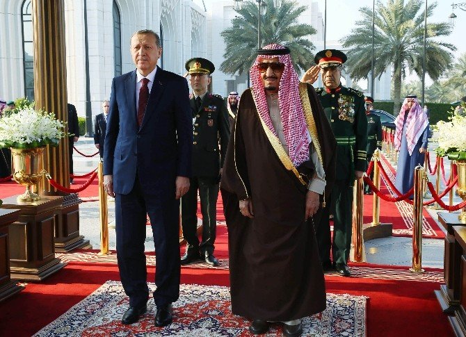 Erdoğan Suudi Arabistan’da Resmi Törenle Karşılandı