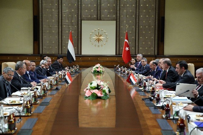 Yemen Cumhurbaşkanı Mansur Hadi Cumhurbaşkanlığı Külliyesi’nde