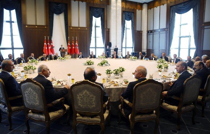 Cumhurbaşkanı Erdoğan, Doğu Ve Güneydoğu Anadolu Bölgelerindeki Üniversite Rektörlerini Kabul Etti