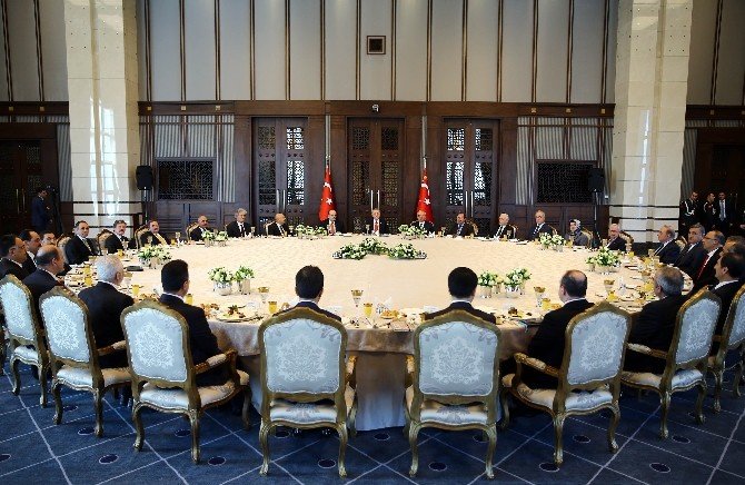 Cumhurbaşkanı Erdoğan, Doğu Ve Güneydoğu Anadolu Bölgelerindeki Üniversite Rektörlerini Kabul Etti