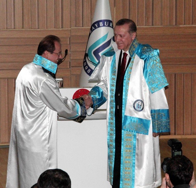 Cumhurbaşkanı Erdoğan’a Bayburt Üniversitesi’nde Fahri Doktora Unvanı Verildi